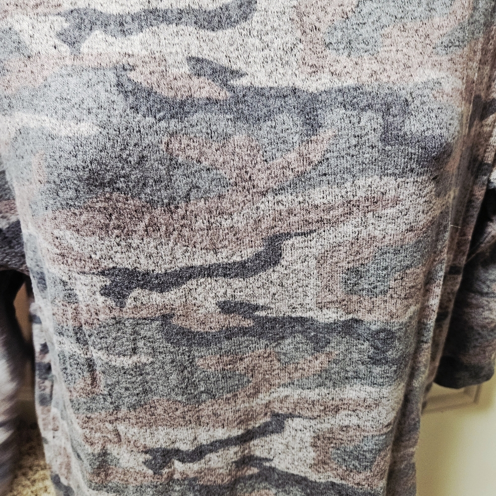 Pink Clover Camouflage Top in Gray and Pink - Picture 7 of 10